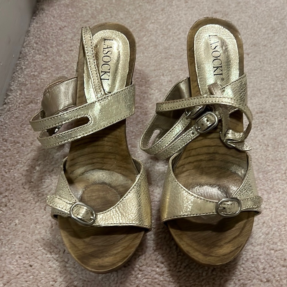 Gold colored sandal size 37